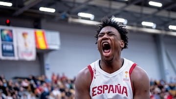 Great Osobor, ala-pívot de España, celebra una acción ante Dinamarca.