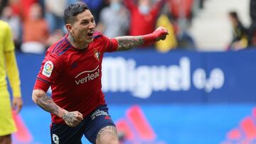 Chimy Ávila celebra el gol que marcó al Villarreal