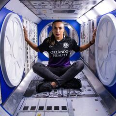 Una camiseta de otro planeta: el Orlando Pride lanza con la NASA su equipación al espacio