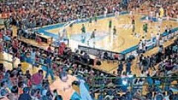 <b>SIEMPRE LLENO. </b>España llena todas las canchas donde juega.