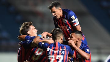 Argentina's San Lorenzo Franco Di Santo (R) celebates with teammates after scoring against Chile's Universidad de Chile during their Copa Libertadores football tournament second round match at the Pedro Bidegain Stadium, known as Nuevo Gasometro