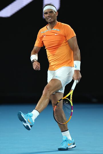 Rafa Nadal ha perdido en el Abierto de Australia contra el estadounidense McDonald tras sentir dolores en su cadera que no le han dejado continuar con normalidad.