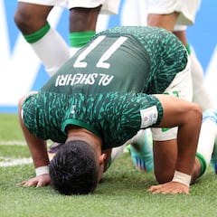 Who scored for Saudi Arabia against Argentina in their 2-1 victory in Group C?