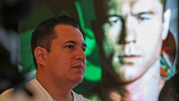 Eddy Reynoso hace donativo para afectados por violencia