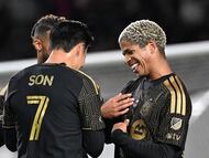 LOS ANGELES, CALIFORNIA - FEBRUARY 21: David Mart�nez #30 of Los Angeles FC celebrates after scoring the team's first goal with teammatesduring the MLS match between Los Angeles Football Club and Inter Miami CF at Los Angeles Memorial Coliseum on February 21, 2026 in Los Angeles, California. Shaun Clark/Getty Images/AFP (Photo by Shaun Clark / GETTY IMAGES NORTH AMERICA / Getty Images via AFP)