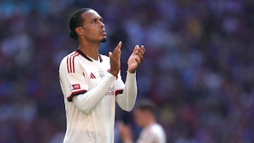 Soccer Football - FA Community Shield - Crystal Palace v Liverpool - Wembley Stadium, London, Britain - August 10, 2025 Liverpool's Virgil van Dijk looks dejected as he applauds fans after the match REUTERS/Toby Melville