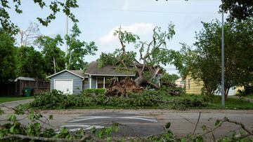 A significant weather event is unfolding across the United States, with storm, flooding, and tornado alerts issued for the north.
