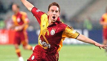 El histórico futbolista del Bayern pasó por la liga de Turquía en la campaña 2004-05 con el Galatasaray, donde jugó solo un año antes de fichar por el Olympique de Marsella.