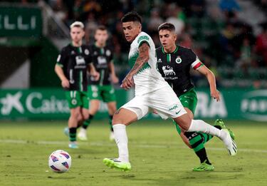 El jugador del equipo ilicitano demostró como un centrocampista sabe llegar a la frontal sin ser detectado. Su disparo sorprendió a un excelente Ezkieta.