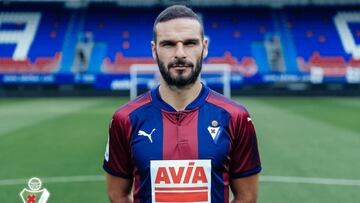 Lombán, presentado como nuevo jugador del Eibar.