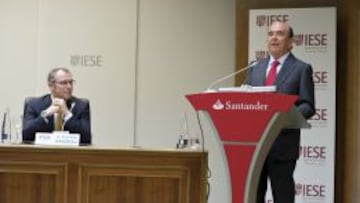 Emilio Bot&iacute;n y Stefano Domenicali, hoy en el IESE en Aravaca.