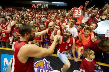 Los jugadores del Girona celebran el ascenso a la liga ACB.