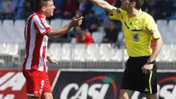 <b>PARA OLVIDAR. </b>El arbitraje de Prieto Iglesias fue nefasto.