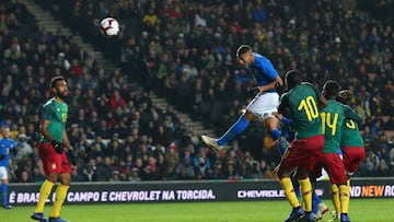 MILTON KEYNES, ENGLAND - NOVEMBER 20:  Richarlison of Brazil scores the opening goal during the International Friendly match between Brazil and Cameroon at Stadium mk on November 20, 2018 in Milton Keynes, England.  (Photo by Alex Livesey - Danehouse/Gett