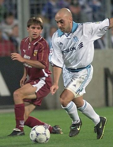 La temporada de 1999/00 jug¨® cedido en el Olympique de Marsella