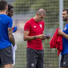 Iñigo Martínez, Ibai y Córdoba, entre algodones