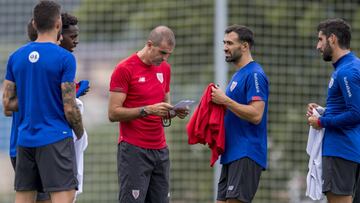Iñigo Martínez, Ibai y Córdoba, entre algodones