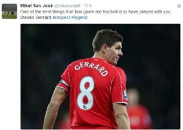 Los futbolistas homenajean a Steven Gerrard