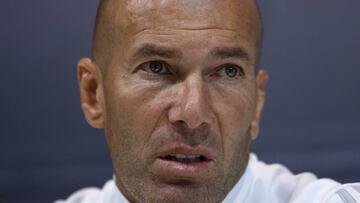 GRA023. VALDEBEBAS (MADRID), 28/10/2017.- El técnico francés del Real Madrid, Zinedine Zidane, durante la rueda de prensa realizada hoy posterior al entrenamiento del equipo en la Ciudad deportiva de Valdebebas, previo al partido de mañana ante el Girona, correspondiente a la décima jornada de LaLiga Santander, que se disputará en el estadio de Montilivi. EFE/Emilio Naranjo