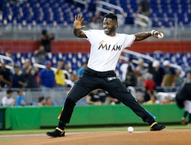 Brown, receptor de los Steelers, hizo el primer env赤o en el duelo entre los Marlins y los Rockies del 27 de abril de 2018.
