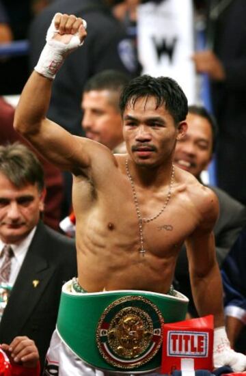 Manny fue subiendo de divisi¨®n y fue venciendo a boxeadores tan importantes como Juan Manuel M¨¢rquez, el entonces campe¨®n peso pluma. Entre 2005 y 2006 se enfrent¨® dos veces a la leyenda mexicana, ?rik Morales. El primero lo perdi¨®, pero el segundo, en 2006 logr¨® vencerle en Las Vegas.