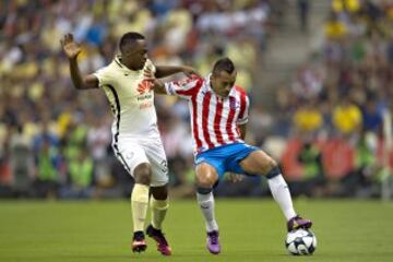 Así se vivió dentro del campo la gran batalla que sostuvieron Águilas y Chivas en el Estaduio Azteca este sábado por la noche.