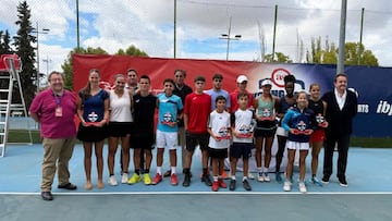Foto de familia del AS Young Tour RST Granada, torneo del Circuito AS Young Tour.