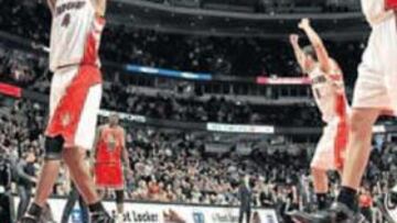 <b>GRAN TRIUNFO. </b>Dos agónicos tiros libres anotados por Chris Bosh le dieron el triunfo a los Raptors.