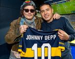 La reacción de Johnny Depp al regalo de Riquelme en su visita a La Bombonera