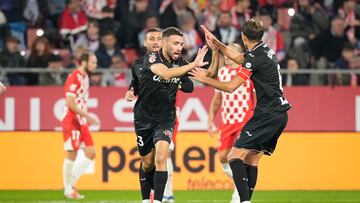 GIRONA, 02/11/2024.- El delantro del LEganés Munir (I) celebra su gol ante el Girona durante el partido de la 12ª jornada de LaLiga que el Girona y el Leganés disputan este sábado en el estadio de Montilivi, en Girona. EFE/David Borrat