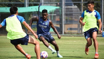 Johan Carbonero volvió a entrenar a la par de sus compañeros en Racing después de seis meses por lesión.