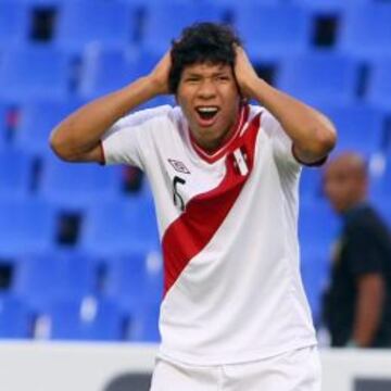 Flores tuvo un paso por el Villarreal, pero terminó volviendo al Perú.