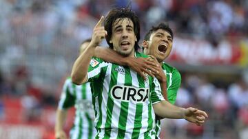 Beñat y Montero, tras un gol en Nervión.