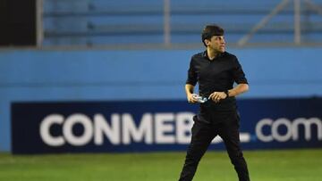 El técnico uruguayo ha sufrido un revés trás otro en el Colorado durante los primeros meses de año y llega al inicio del Brasileirao en una posición delicada.