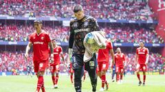 Tiago Volpi es abucheado luego de la derrota ante el Herediano