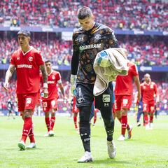 Tiago Volpi es abucheado luego de la derrota ante el Herediano
