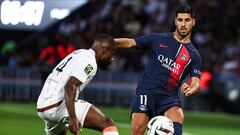 Paris (France), 23/07/2023.- Paris Saint Germain's Marco Asensio (R) in action with Lorient's Kalulu Kyatengwa Gedeon during the French Ligue 1 soccer match between Paris Saint Germain and FC Lorient in Paris, France, 12 August 2023. (Francia) EFE/EPA/Mohammed Badra
