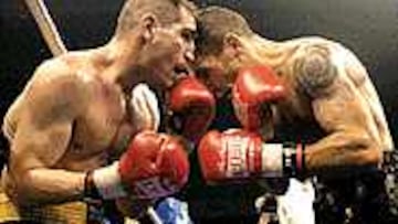 CAMPEÓN. Araujo (derecha) ganó el título en Gijón ante Valls.