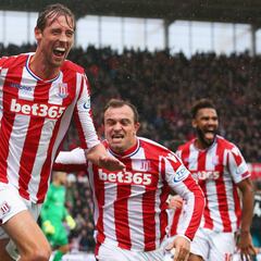 Crouch entra en el libro Guinness por sus goles de cabeza