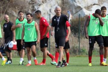 De momento, la carrera de Ravanelli como entrenador ha sido corta. Entrenó en categorías inferiores de la Juventus y después fichó en 2013 por el AC Ajaccio de la Ligue 1 francesa, donde sólo consiguió una victoria y después, entrenó al Arsenal Kyiv.