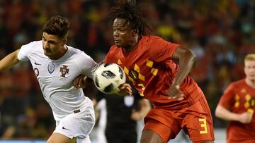 Boyata durante un partido con Bélgica.