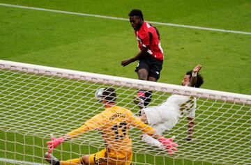 El delantero rojiblanco gozó de varias oportunidades de gol en la primera mitad.