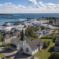 La isla en la que hay tantos habitantes como caballos y el acceso en coche está prohibido