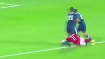 El absurdo llevado al extremo: el autogol más tonto del lustro