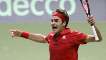 Federer da el punto de la victoria a Suiza.