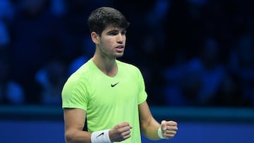 Carlos Alcaraz celebra su triunfo ante Daniil Medvedev en las ATP Finals.