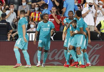 1-2. Karim Benzema celebra el segundo gol.