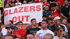 United fans display a 'Glazers Out' banner in the crowd ahead of the English Premier League football match between Manchester United and Arsenal at Old Trafford in Manchester, north west England, on September 4, 2022. (Photo by Oli SCARFF / AFP) / RESTRICTED TO EDITORIAL USE. No use with unauthorized audio, video, data, fixture lists, club/league logos or 'live' services. Online in-match use limited to 120 images. An additional 40 images may be used in extra time. No video emulation. Social media in-match use limited to 120 images. An additional 40 images may be used in extra time. No use in betting publications, games or single club/league/player publications. / 