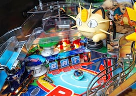 Si quieres jugar a Pokémon Pinball en la vida real, prepara tu cartera: entre 6700 y 12000 euros por una de estas máquinas oficiales