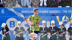 Spain's Carlos Alcaraz celebrates beating Greece's Stefanos Tsitsipas during the ATP Barcelona Open "Conde de Godo" tennis tournament singles final match at the Real Club de Tenis in Barcelona on April 23, 2023. (Photo by Pau BARRENA / AFP)